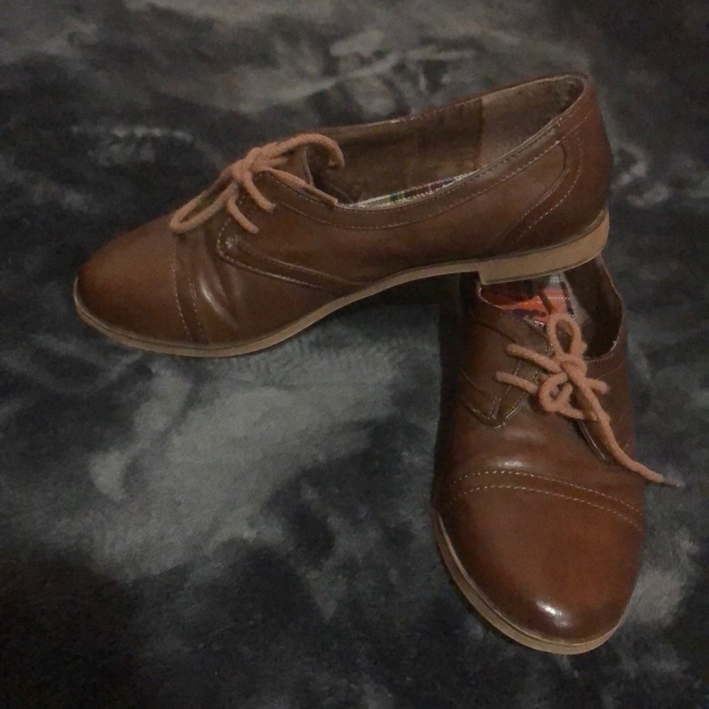 Brown lace up oxfords